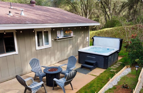 Mariposa House | Luxe Yosemite Retreat With Pool + Hot Tub + Game Room