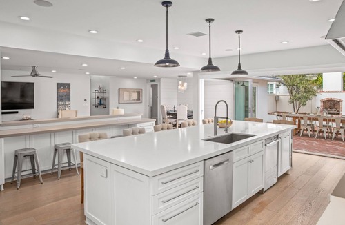 Coronado House | Luxurious 5 bedroom home -1 block to beach!nlong term or summer months