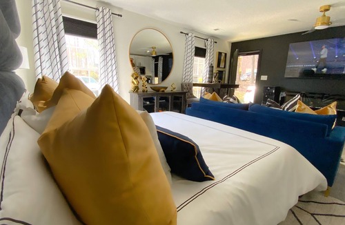 Clarkdale Apartment | Luxurious Apt Private Entrance & Heated Pool