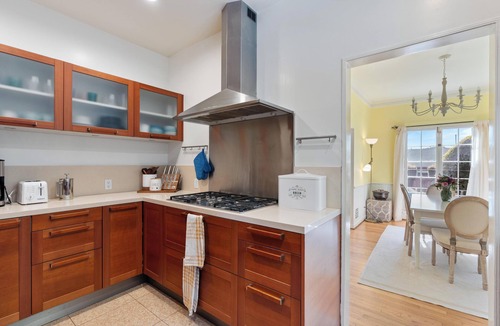 Beachwood Canyon House | Luxurious Beachwood Condo, Hollywood Sign Views