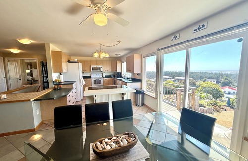 Winchester Bay House | Luxurious Hilltop Home w/Dune Access