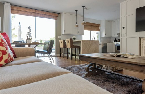 Santa Clarita House | Luxurious Home with Beautiful Views and Pool