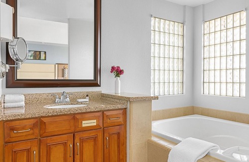 Palm Desert Resort | Luxurious studio at Marriott's Desert Springs awaits!