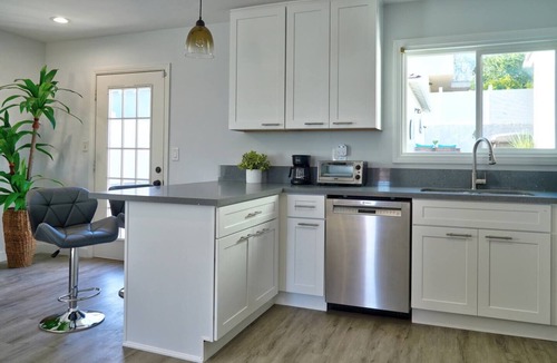 La Crescenta-Montrose House | Luxurious 3 Bedroom House w/Pool