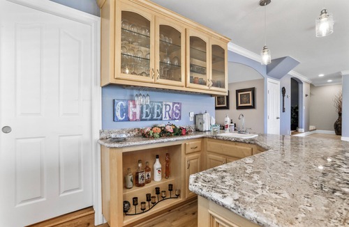 Discovery Bay House | Luxury 5BR Waterfront Getaway | Spa, Gym, Dock