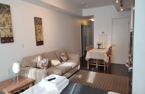 Toronto Entertainment District Condo | Luxury Condo in Financial District across CN Tower