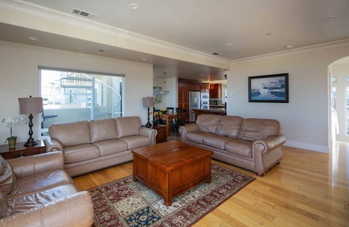 Downtown Condo | Luxury Downtown Ocean View Condo. Steps to the Sand!
