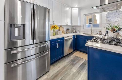 Huntington Beach Condo | Luxury Family Beach Retreat- Stunning 3BR Townhome- FirePit-EV Charger- Pets ok