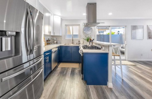 Huntington Beach Condo | Luxury Family Beach Retreat- Stunning 3BR Townhome- FirePit-EV Charger- Pets ok