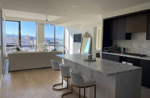 Cow Hollow Condo | Luxury Golden Gate Views from Cow Hollow!