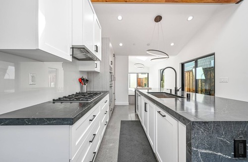 Corona del Mar Apartment | Luxury Home in Corona Del Mar Near Shops & Dining