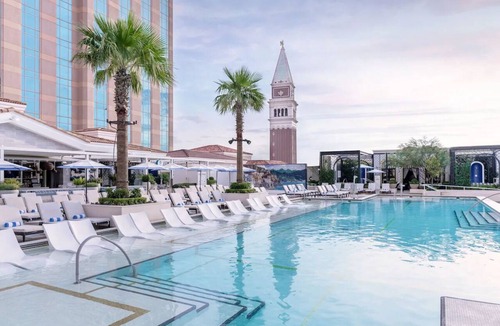Las Vegas Hotel | Luxury King Suit at Palazzo at The Venetian