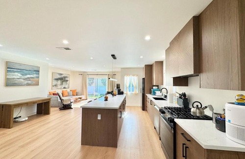 Sun Valley Villa | Luxury Modern Home near Universal Studios