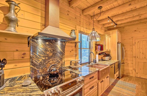 Summerhaven Cabin | Luxury Mountain Cabin w/Furnished Deck + Views!