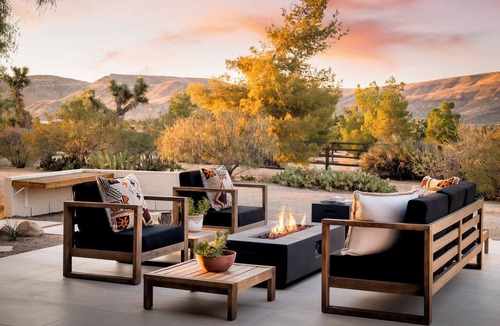 Pioneertown House | Luxury Pioneertown Ranch + Spa Under Joshua Trees + Star Bed +Walk to Pappy's