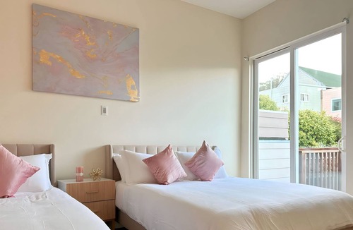 Visitacion Valley House | Luxury Retreat: Cinema, Gym, BBQ
