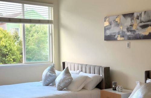 Visitacion Valley House | Luxury Retreat: Cinema, Gym, BBQ