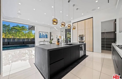 Sherman Oaks Villa | Luxury Single Story Estate With Pool & Hot Tub Near Universal