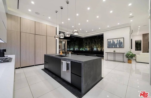 Sherman Oaks Villa | Luxury Single Story Estate With Pool & Hot Tub Near Universal