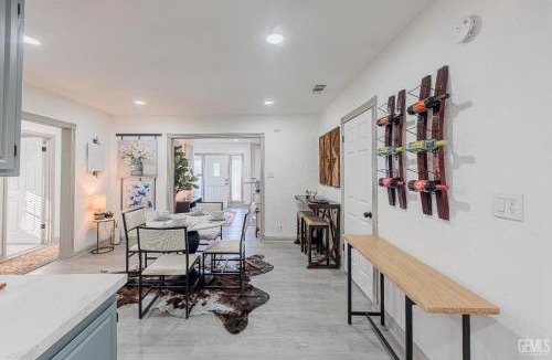 Riviera - Westchester Villa | Luxury Stay Near Downtown Bakersfield