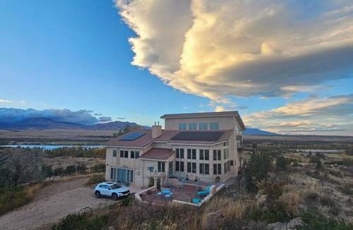 La Veta Villa | Luxury Villa with unobstructed Rocky Mountain & nature views in every direction