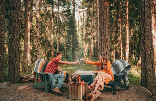 Sunny Valley House | Madrone Hideout Artist Bus Retreat at Azalea Grove Getaway