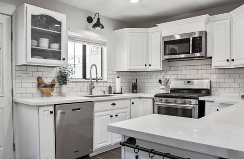 Newhall House | Magic Mountain 4 Bedroom 3 Bath Escape Modern Home