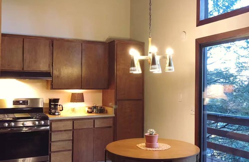 Crestline Cabin | Magical Mid-Century Cabin Epic Views & Fireplace