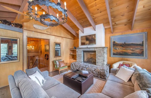 Chamberlands Cabin | Mahogany by AvantStay | Snowbird Cabin w/Full Chamberlands Access!