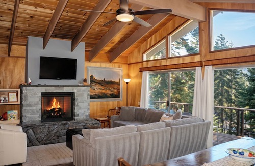 Chamberlands Cabin | Mahogany by AvantStay | Snowbird Cabin w/Full Chamberlands Access!