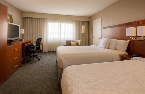 Torrance Hotel | Make Magical Memories in SoCal! Spacious Unit with Balcony, Outdoor Pool!