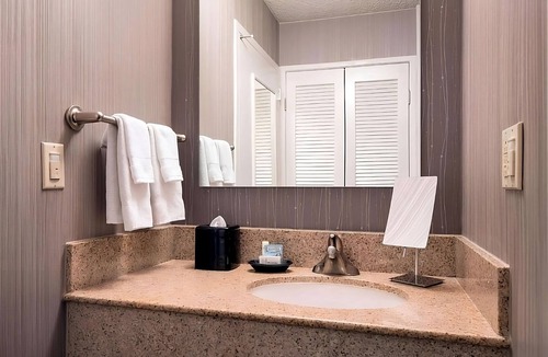 Torrance Hotel | Make Magical Memories in SoCal! Spacious Unit with Balcony, Outdoor Pool!