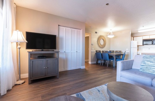 Capistrano Beach Hotel | Make Your Trip More Enjoyable! 2 Relaxing Units, Free Parking, Outdoor Pool