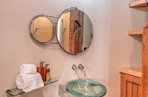 Central Malibu House | Malibu Farmhouse Retreat 3BR with Cozy Elegance & Open Space