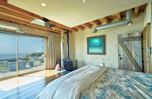 Central Malibu House | Malibu Farmhouse Retreat 3BR with Cozy Elegance & Open Space