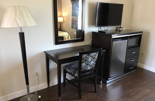Tree Section Hotel | Manhattan Inn & Suites - LAX