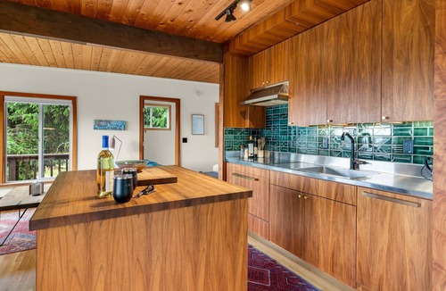 Neahkahnie Beach Cabin | Manzanita Oceanview Retreat | Pet Friendly Stay