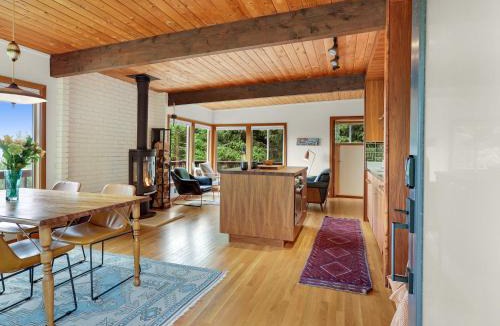 Neahkahnie Beach Apartment | Manzanita Oceanview Retreat Pet Friendly Stay