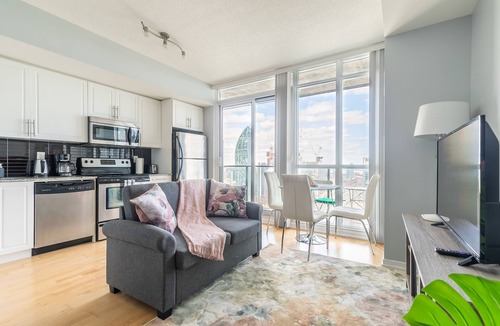Downtown Toronto Apartment | Maple Leaf Square