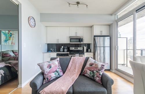 Downtown Toronto Apartment | Maple Leaf Square
