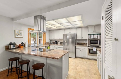 Noble House | MarbellaLane-4BR SiliconValley Gem 16Min to Levi's
