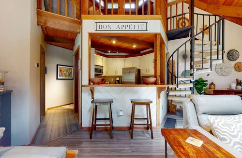 Mendocino House | Mendocino Cozy Cabin-Large Patio, Grill & Garden