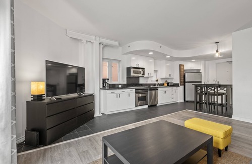 East Village Apartment | Metropolitan Haven: 1+1 Deluxe Suite Downtown SD