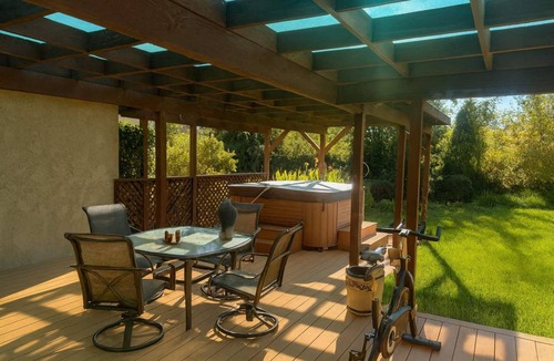 Ojai House | Mid-Century Escape. Hot Tub. Lush Garden. A/C. Bar