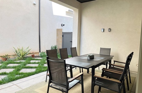 Irvine House | Mid-Century Modern 3-Bedroom Home in Heart of Irvine