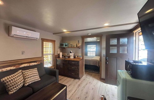 Payson House | Mini Cabin with Pickle ball court !