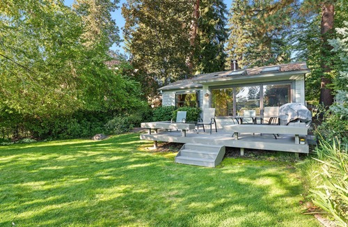 Bend House | Mirror Pond - Cozy Cabin Directly on Mirror Pond - Deschutes River!