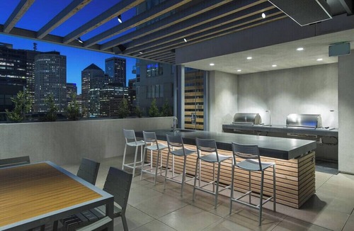 Rincon Hill Condo | Modern 1BR Condo at 399 Fremont w Pool