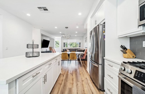 Valley Glen House | Modern 3 Bed W/Private Roof Deck!