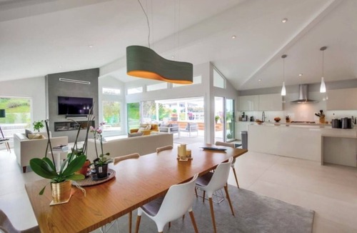 La Jolla Mesa House | Modern 3-Br Beach House In La Jolla with Stunning Views